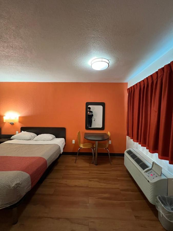 Motel 6 Lake Charles, La Bagian luar foto